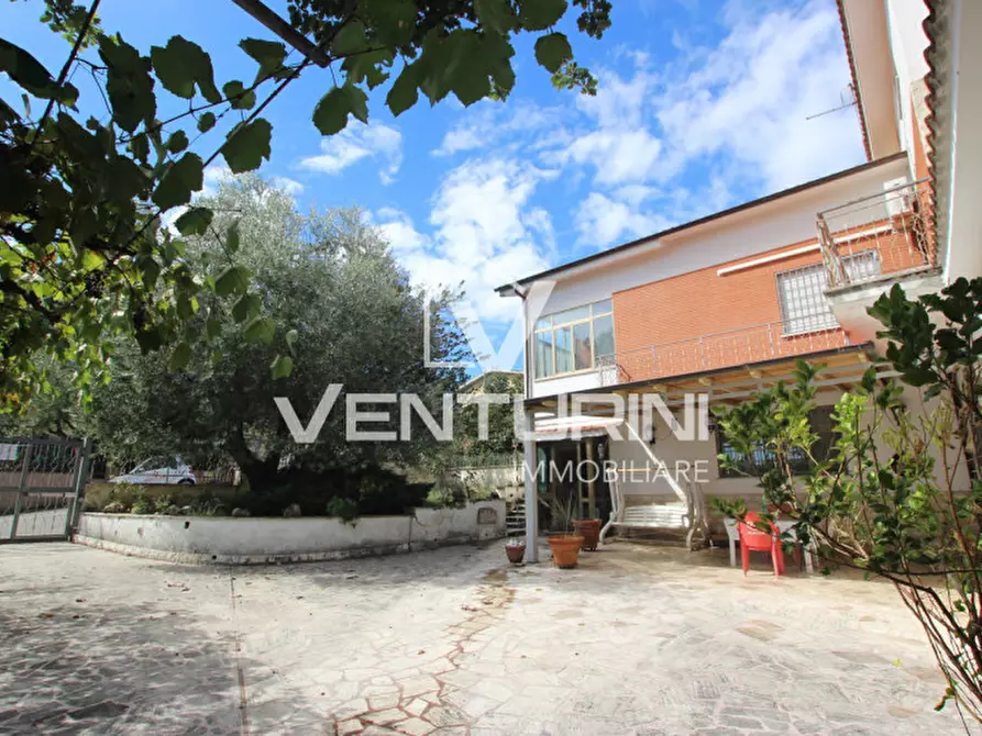 Immagine 1 di Villa in vendita  in Via Entratico, 50 a Roma