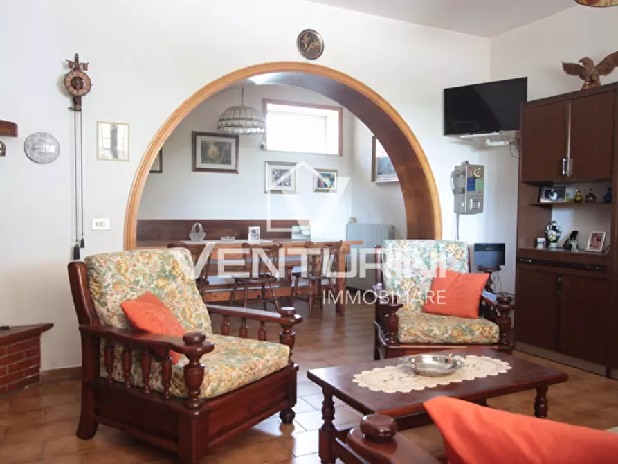 Immagine 4 di Villa in vendita  in Via Entratico, 50 a Roma