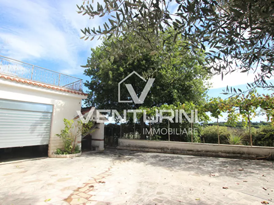 Immagine 30 di Villa in vendita  in Via Entratico, 50 a Roma