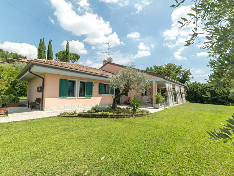 Immagine 4 di Villa in vendita  a Castelnuovo Del Garda