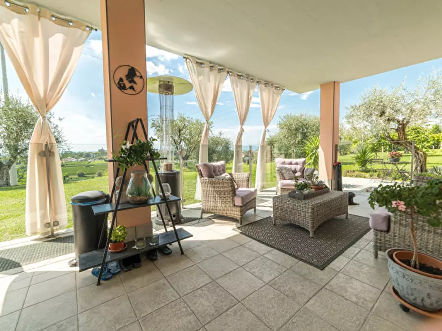 Immagine 8 di Villa in vendita  a Castelnuovo Del Garda