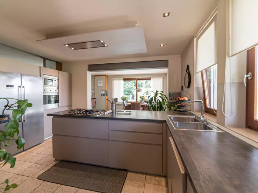 Immagine 10 di Villa in vendita  a Castelnuovo Del Garda