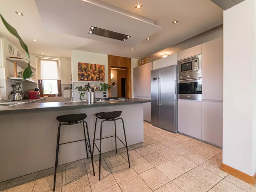 Immagine 11 di Villa in vendita  a Castelnuovo Del Garda