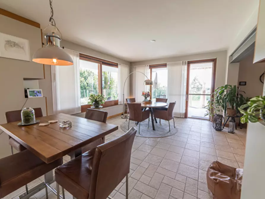 Immagine 13 di Villa in vendita  a Castelnuovo Del Garda