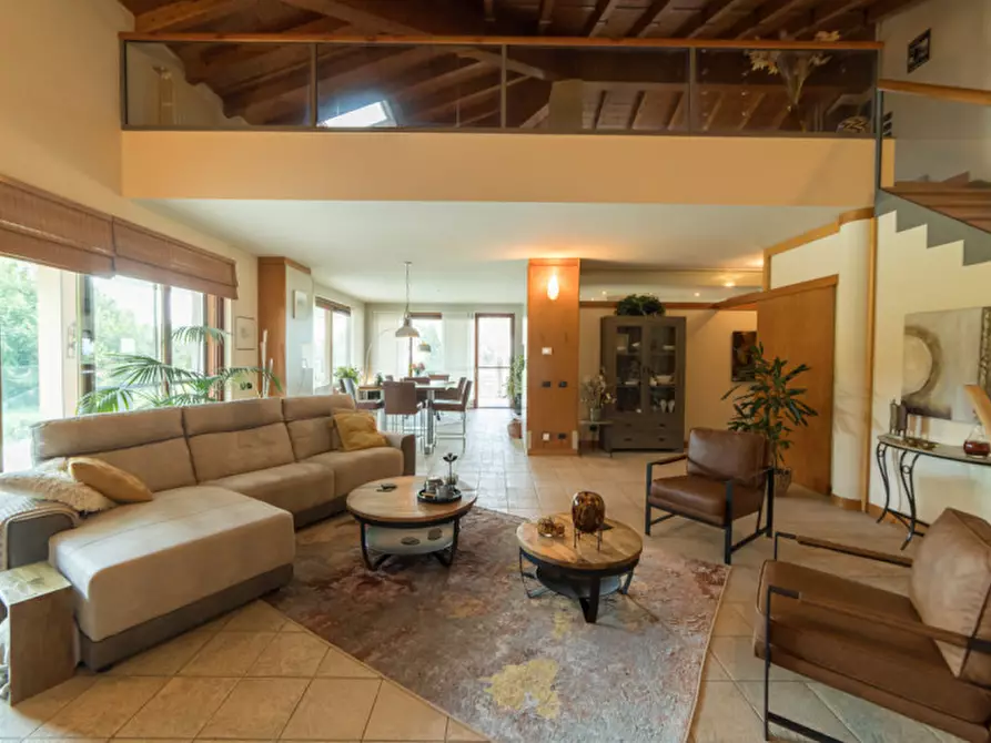 Immagine 14 di Villa in vendita  a Castelnuovo Del Garda