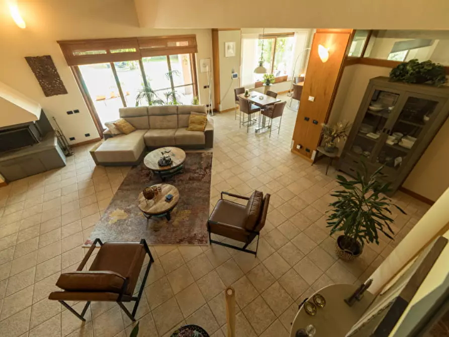 Immagine 16 di Villa in vendita  a Castelnuovo Del Garda