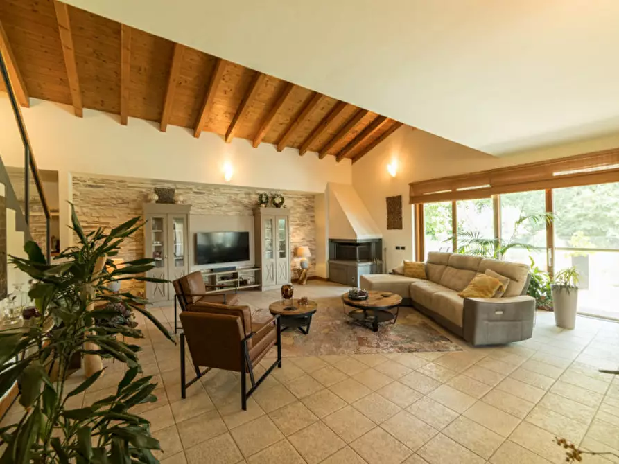 Immagine 17 di Villa in vendita  a Castelnuovo Del Garda