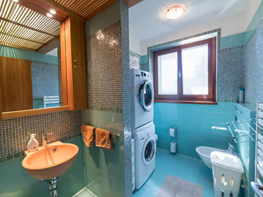 Immagine 23 di Villa in vendita  a Castelnuovo Del Garda