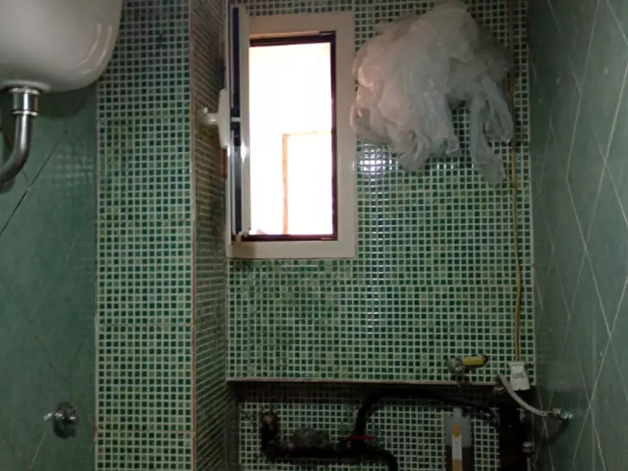 Immagine 10 di Appartamento in affitto  in via ovico santa maria delle grazie 12 a Napoli