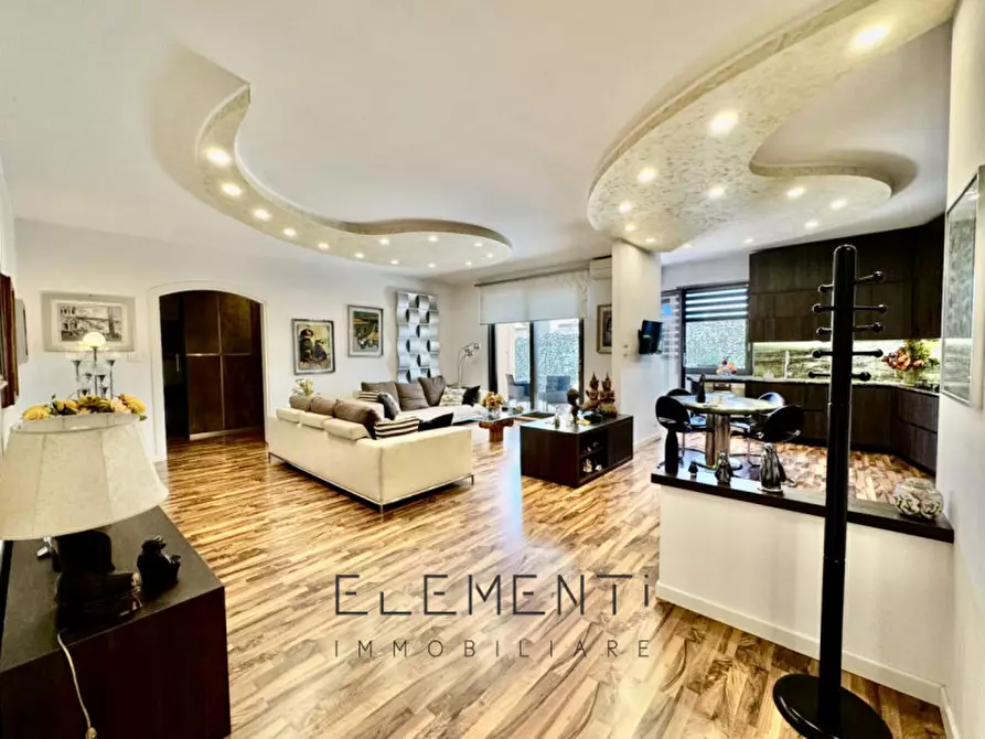 Immagine 2 di Appartamento in vendita  in Via 6 Novembre a Sant'ambrogio Di Valpolicella