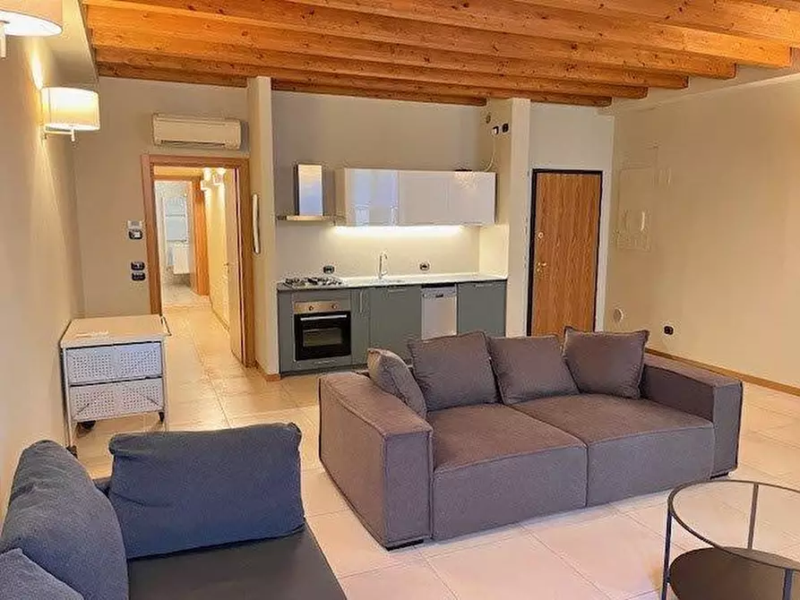 Immagine 1 di Appartamento in affitto  in via Generale Achille Papa a Desenzano Del Garda