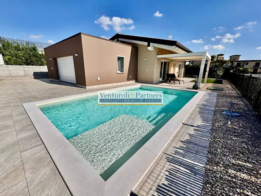 Immagine 1 di Villa in vendita  in Via Centenaro a Lonato del Garda