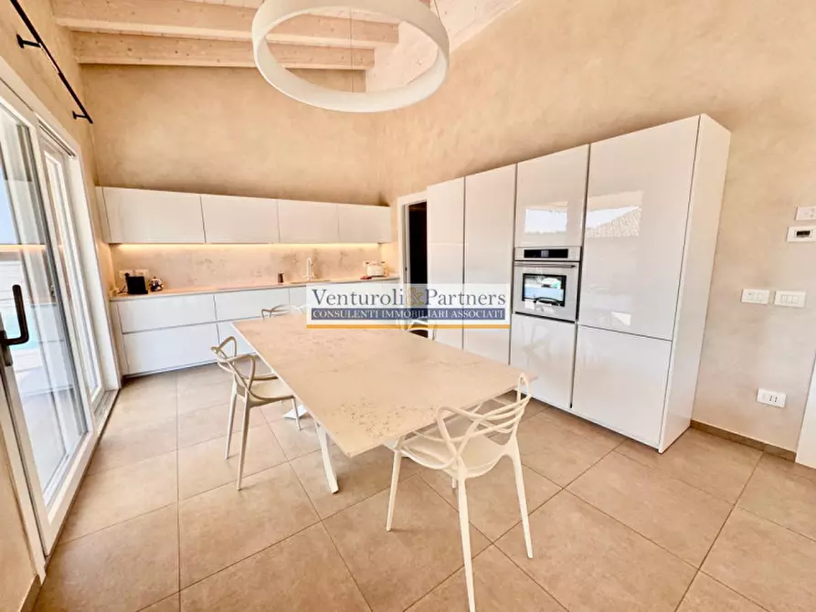 Immagine 3 di Villa in vendita  in Via Centenaro a Lonato del Garda