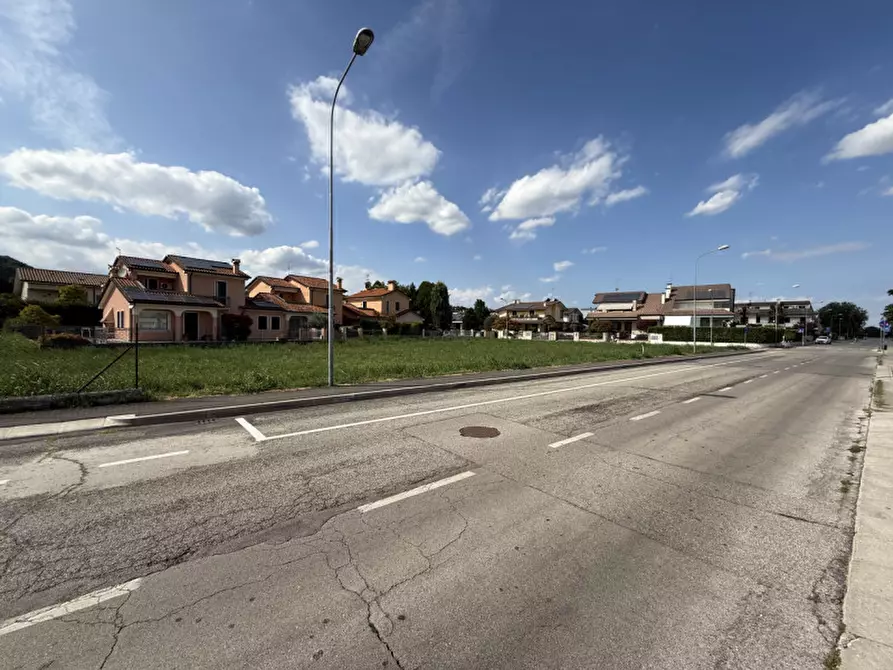 Immagine 3 di Terreno in vendita  in Via Giuseppe Mazzini a Creazzo