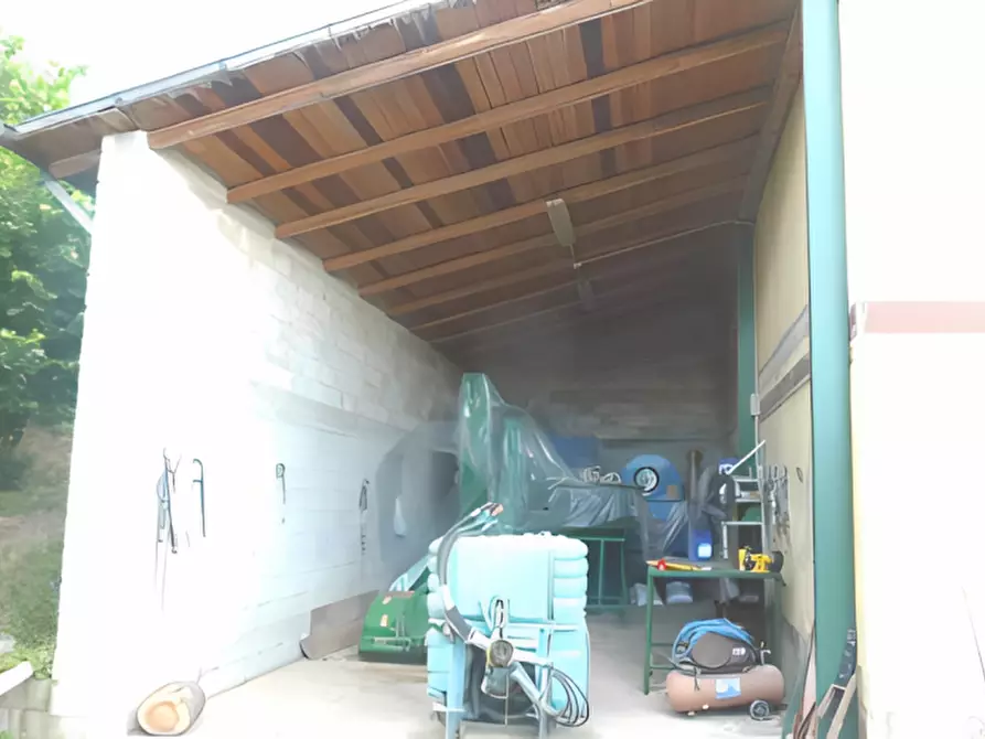 Immagine 13 di Attività commerciale in vendita  in Via Sant'Aniello a Montefredane