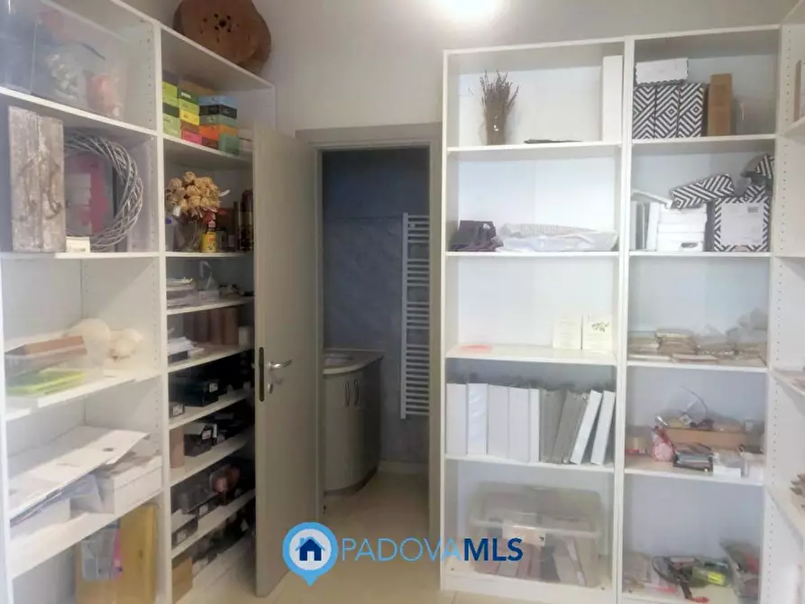 Immagine 5 di Negozio in vendita  in Via Pontevigodarzere, 116 a Padova