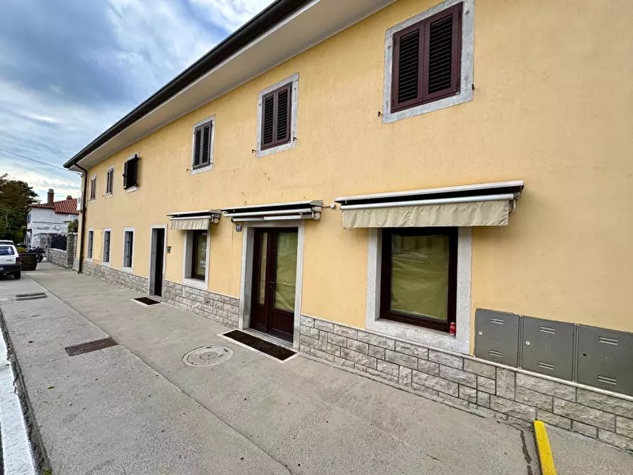Immagine 2 di Negozio in affitto  in Via Igo Gruden 48 a Trieste