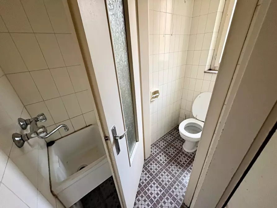 Immagine 13 di Negozio in affitto  in Via Igo Gruden 48 a Trieste