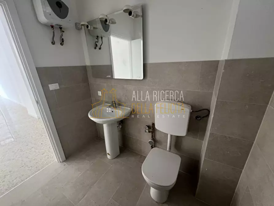 Immagine 8 di Negozio in affitto  in Via Fratelli Pasini a Schio