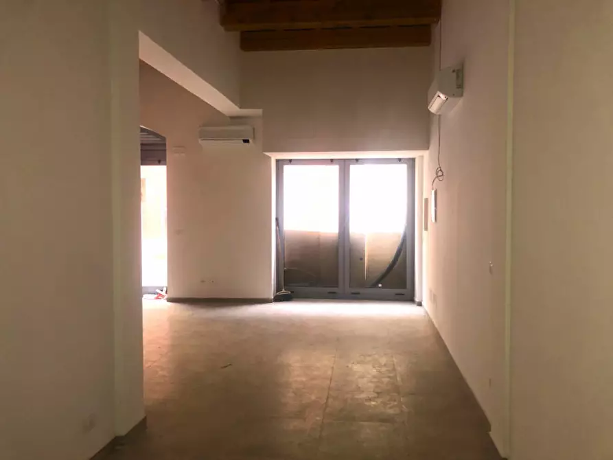 Immagine 5 di Negozio in affitto  a Mirandola