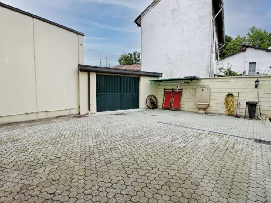 Immagine 29 di Villa in vendita  in papiago a Trovo