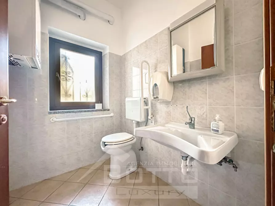 Immagine 8 di Negozio in vendita  in Via Roma 2 a Scopello