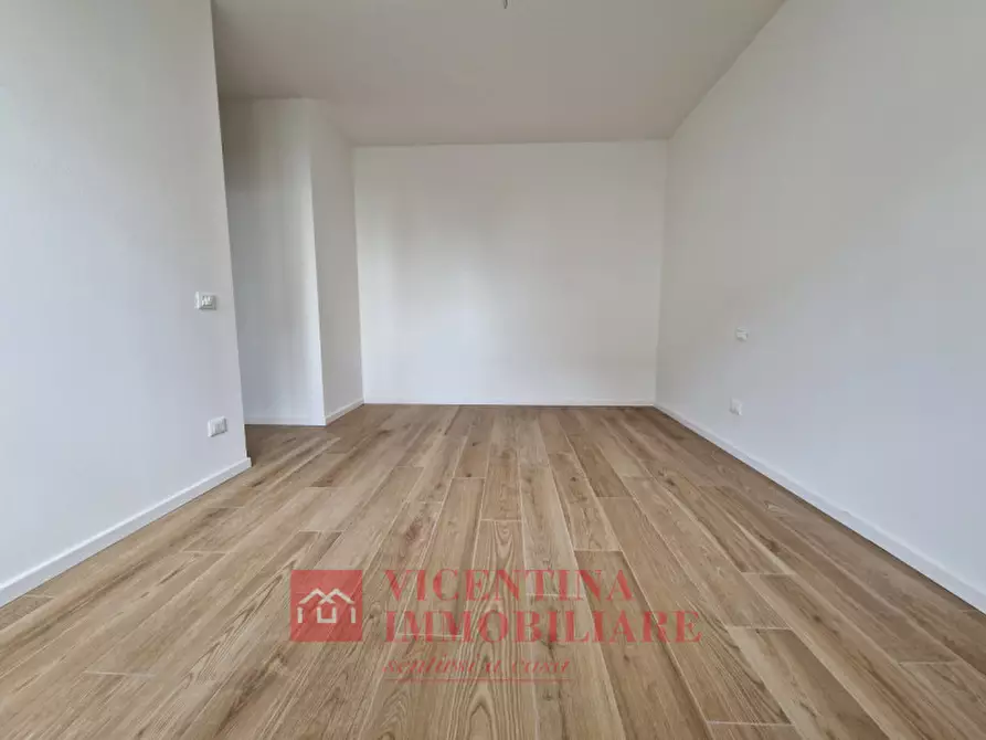 Immagine 11 di Appartamento in vendita  in Via Serbelloni 14 a Vicenza