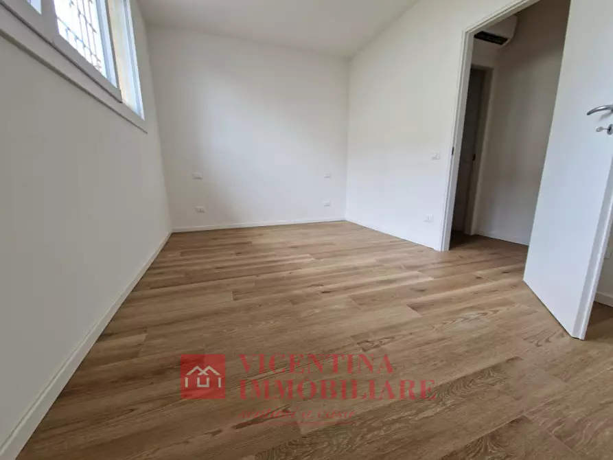 Immagine 16 di Appartamento in vendita  in Via Serbelloni 14 a Vicenza