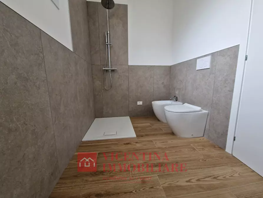 Immagine 19 di Appartamento in vendita  in Via Serbelloni 14 a Vicenza