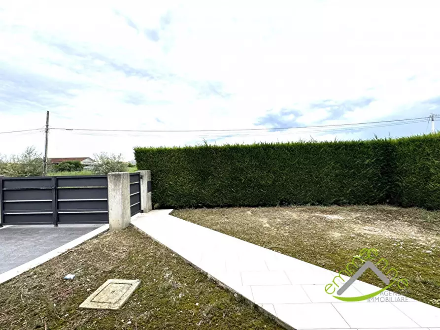 Immagine 2 di Casa trifamiliare in vendita  in Via Vittorio Veneto a Campagna Lupia