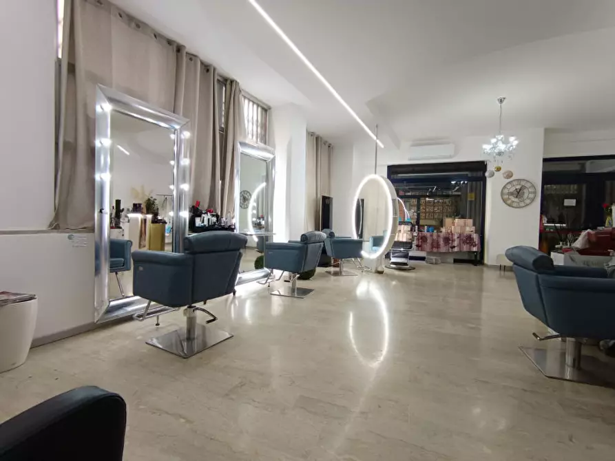 Immagine 2 di Attività commerciale in vendita  in via mistrangelo a Savona