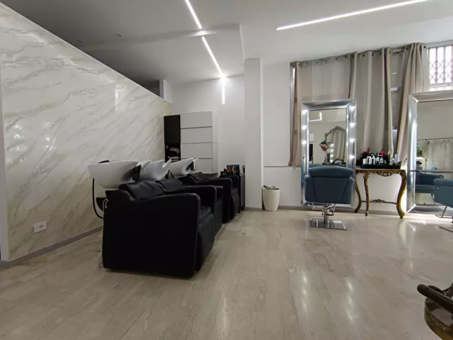 Immagine 5 di Attività commerciale in vendita  in via mistrangelo a Savona