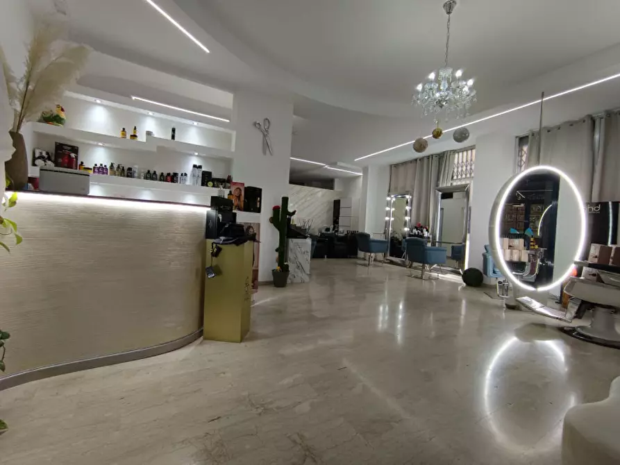 Immagine 12 di Attività commerciale in vendita  in via mistrangelo a Savona