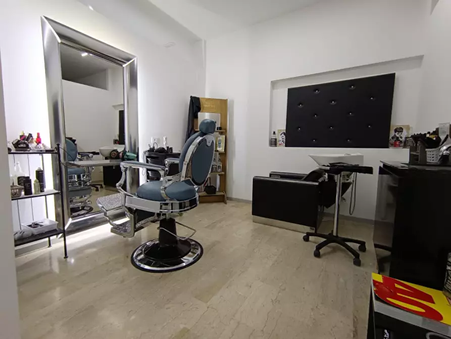 Immagine 13 di Attività commerciale in vendita  in via mistrangelo a Savona