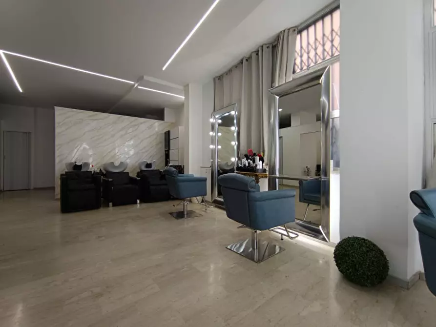 Immagine 15 di Attività commerciale in vendita  in via mistrangelo a Savona