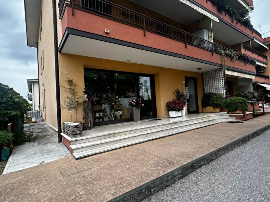 Immagine 2 di Negozio in vendita  in Quartiere Longhin a Riese Pio x