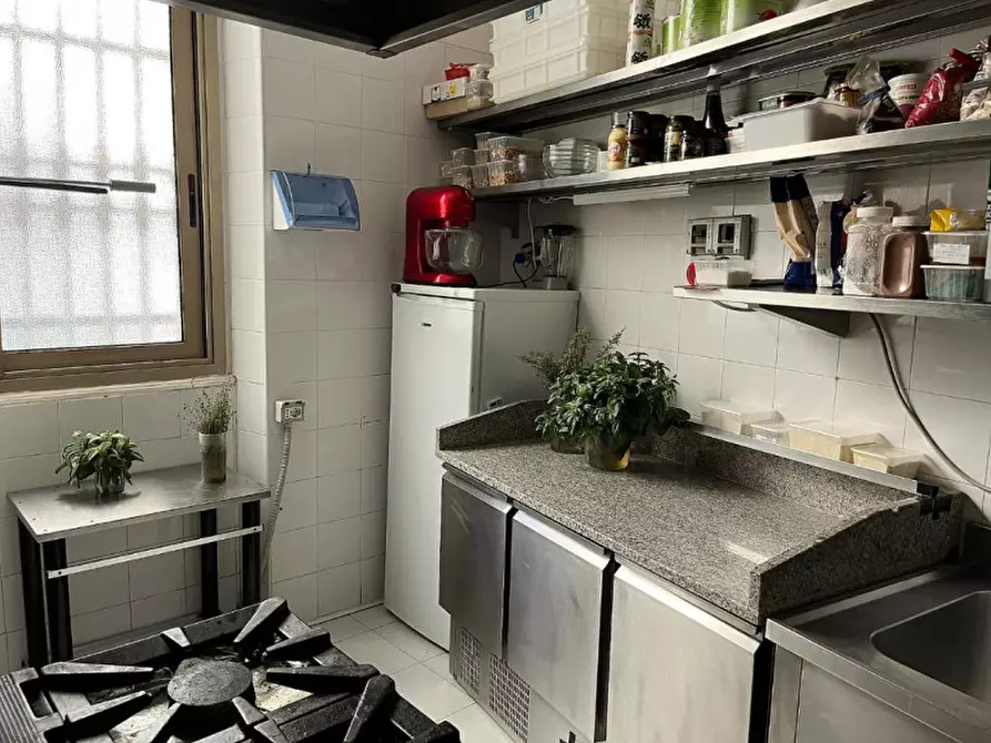 Immagine 10 di Negozio in vendita  in Via Cibrario 91 a Torino