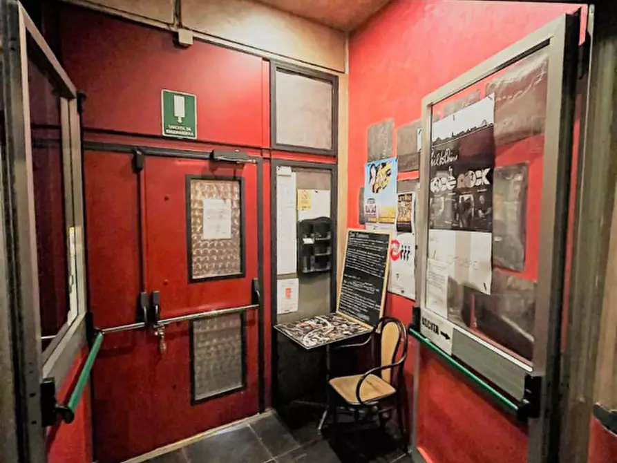 Immagine 15 di Negozio in vendita  in Via Cibrario 91 a Torino