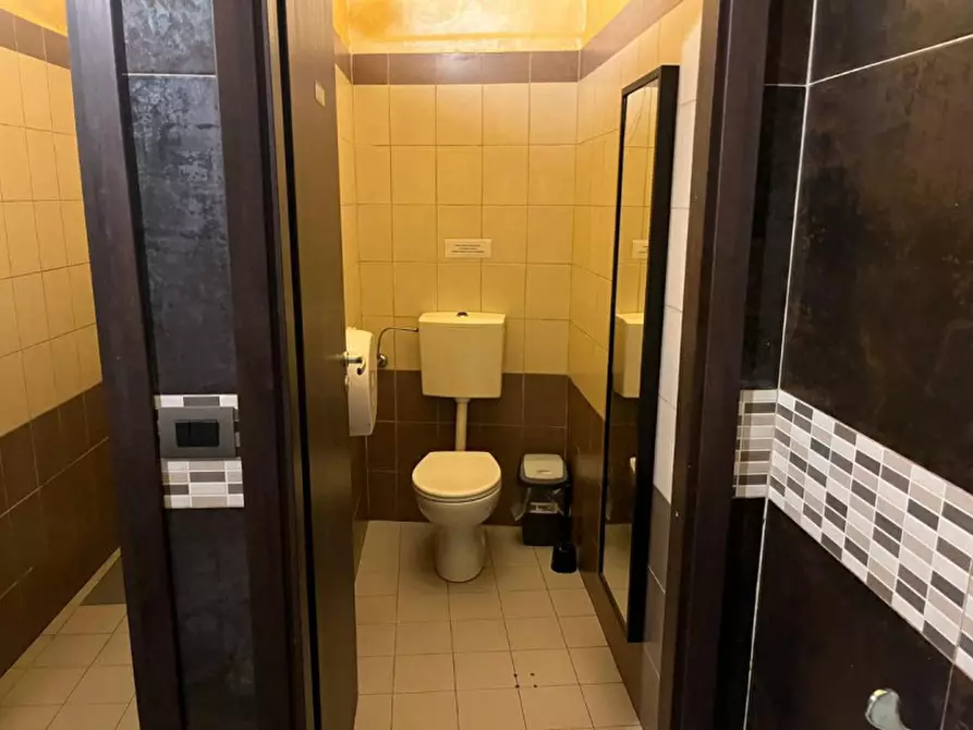 Immagine 16 di Negozio in vendita  in Via Cibrario 91 a Torino