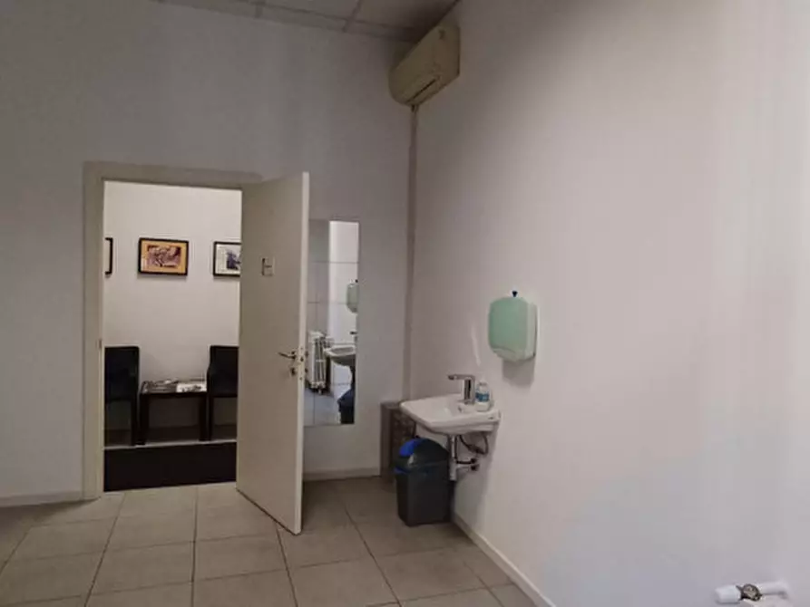 Immagine 10 di Camera in affitto  in Via San Gregorio 45 a Milano