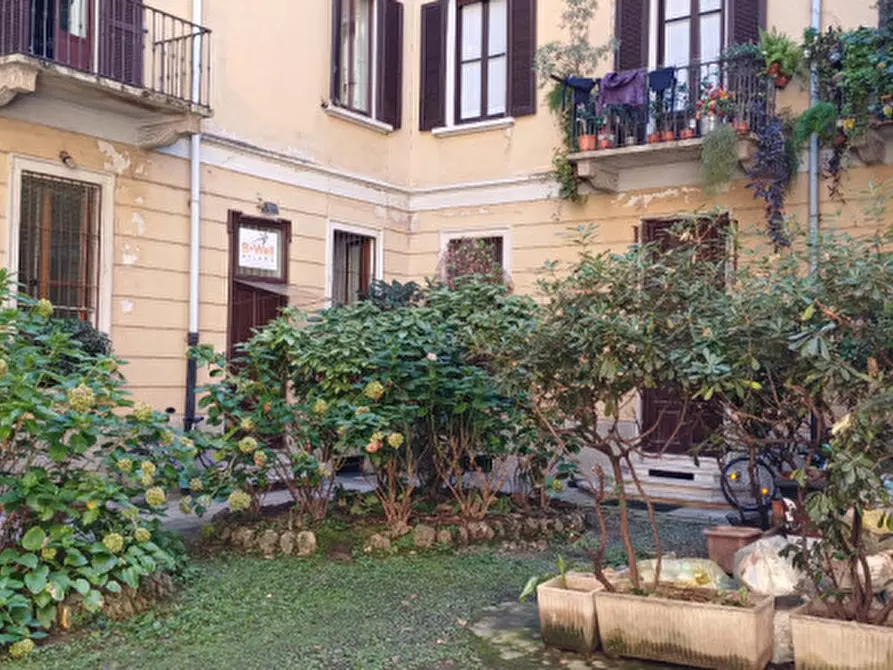 Immagine 19 di Camera in affitto  in Via San Gregorio 45 a Milano