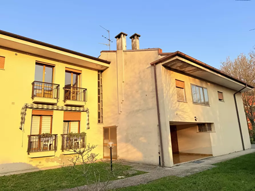 Immagine 1 di Appartamento in vendita  in Via Vittorio Veneto a Battaglia Terme