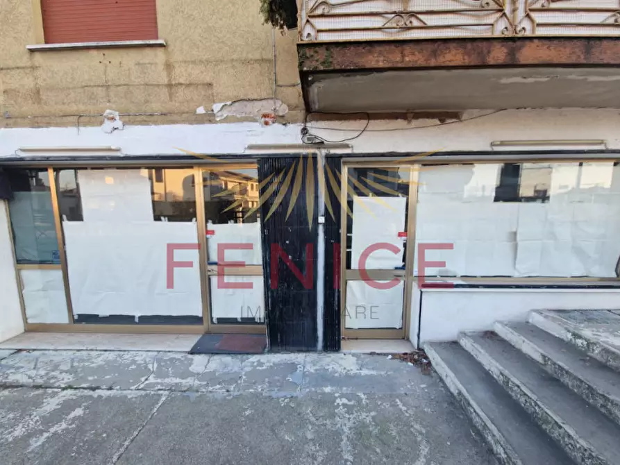 Immagine 2 di Negozio in vendita  in Via Risorgimento a Trevignano