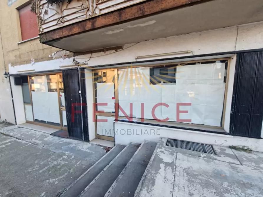 Immagine 3 di Negozio in vendita  in Via Risorgimento a Trevignano