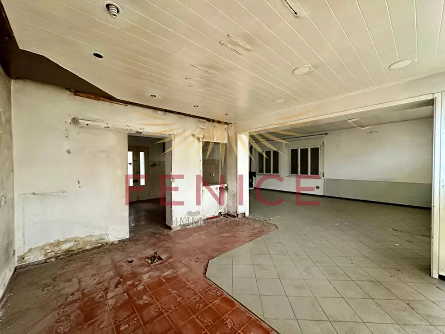 Immagine 5 di Negozio in vendita  in Via Risorgimento a Trevignano