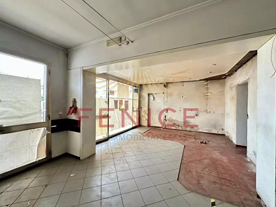 Immagine 6 di Negozio in vendita  in Via Risorgimento a Trevignano