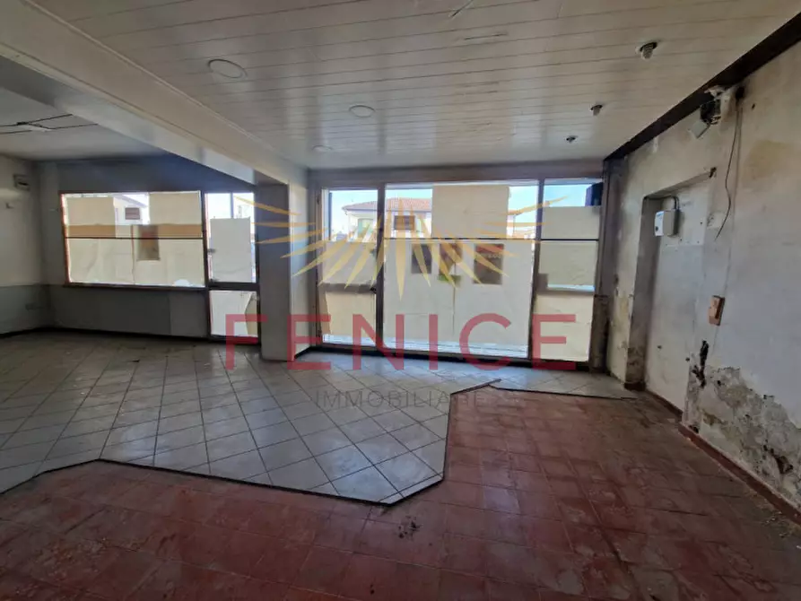 Immagine 9 di Negozio in vendita  in Via Risorgimento a Trevignano