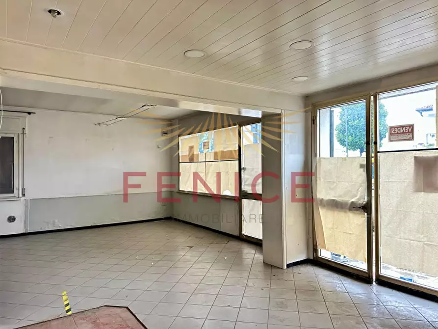 Immagine 12 di Negozio in vendita  in Via Risorgimento a Trevignano