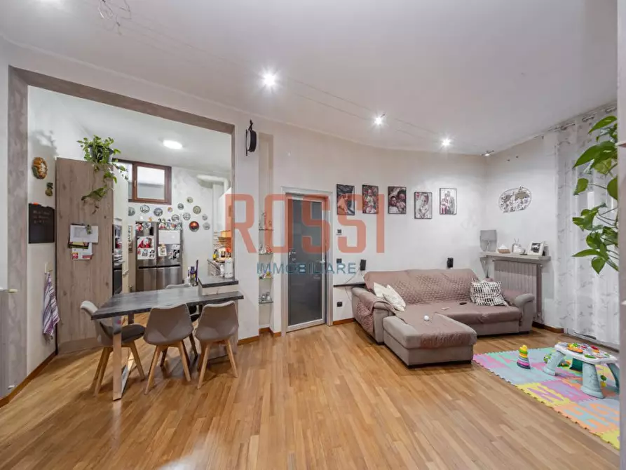 Immagine 2 di Appartamento in vendita  in Via Ugo Foscolo a Lesmo