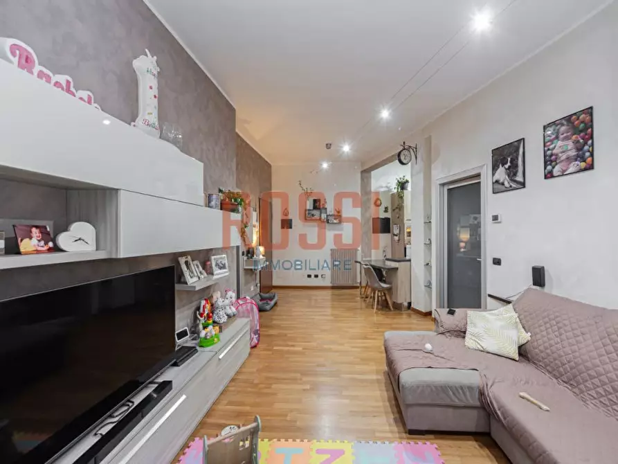 Immagine 4 di Appartamento in vendita  in Via Ugo Foscolo a Lesmo